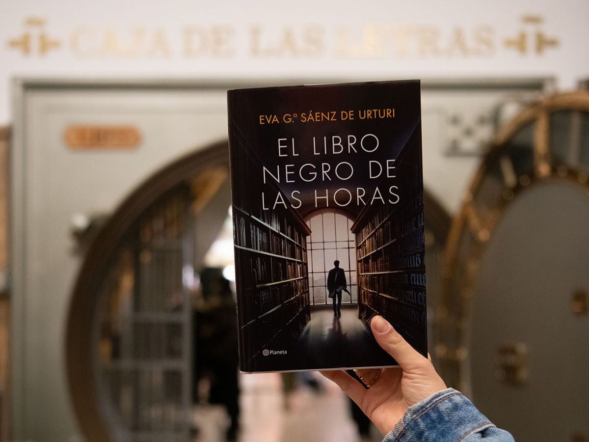 El libro negro de las horas by Eva García Sáenz de Urturi